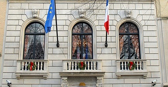 Facade of 934 Fifth Avenue - window detail